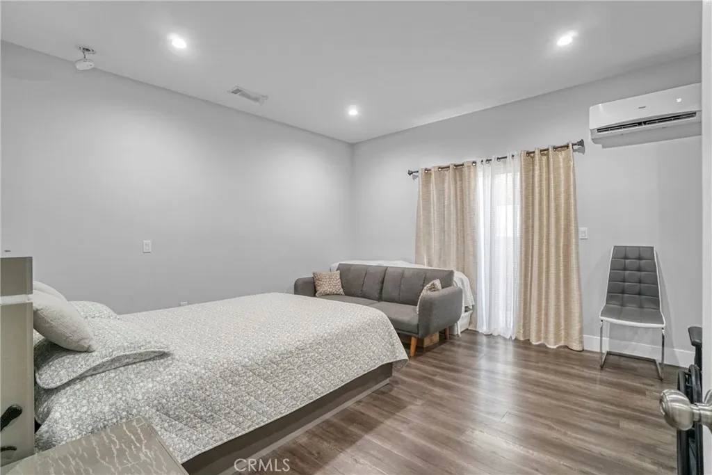 7663 Shadyglade Avenue, North Hollywood, California 91605 home-pic-36